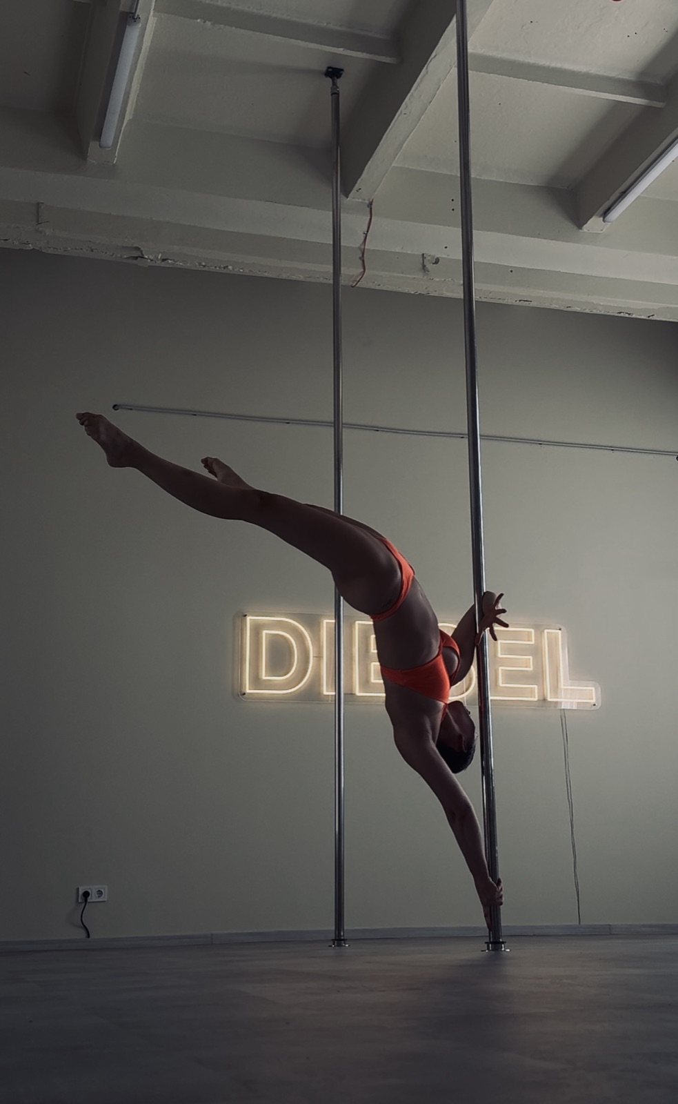 Pole Tricks — Diesel Pole Dance, Rīga